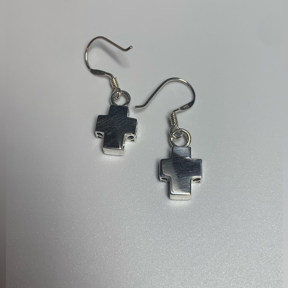 Silpada Vintage Rare HTF Sterling Silver Petite Filigree Cross on French Wires - Picture 5 of 13